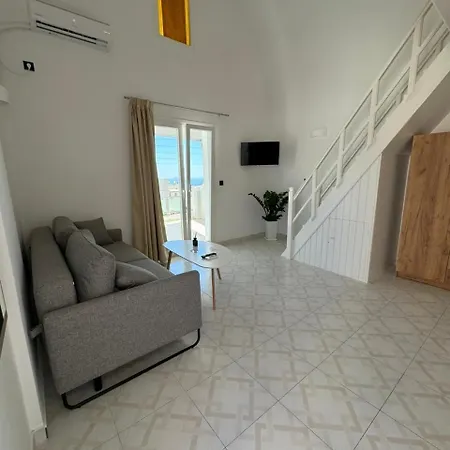 Gervi Fira (Santorini)